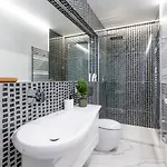 Lägenhet Renting - Bavastro - Luxurious Loft - 2 Bedroom - Ac - Balcony - Trendy Neighborhood *