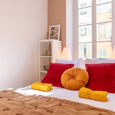 Renting - Bavastro - Luxurious Loft - 2 Bedroom - Ac - Balcony - Trendy Neighborhood *
